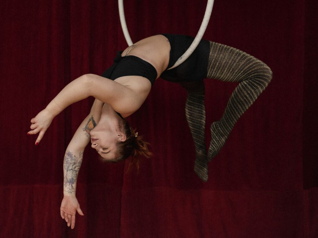 aerial hoop koło cyrkowe poznań studio aerial hoop akrobatyka na kole