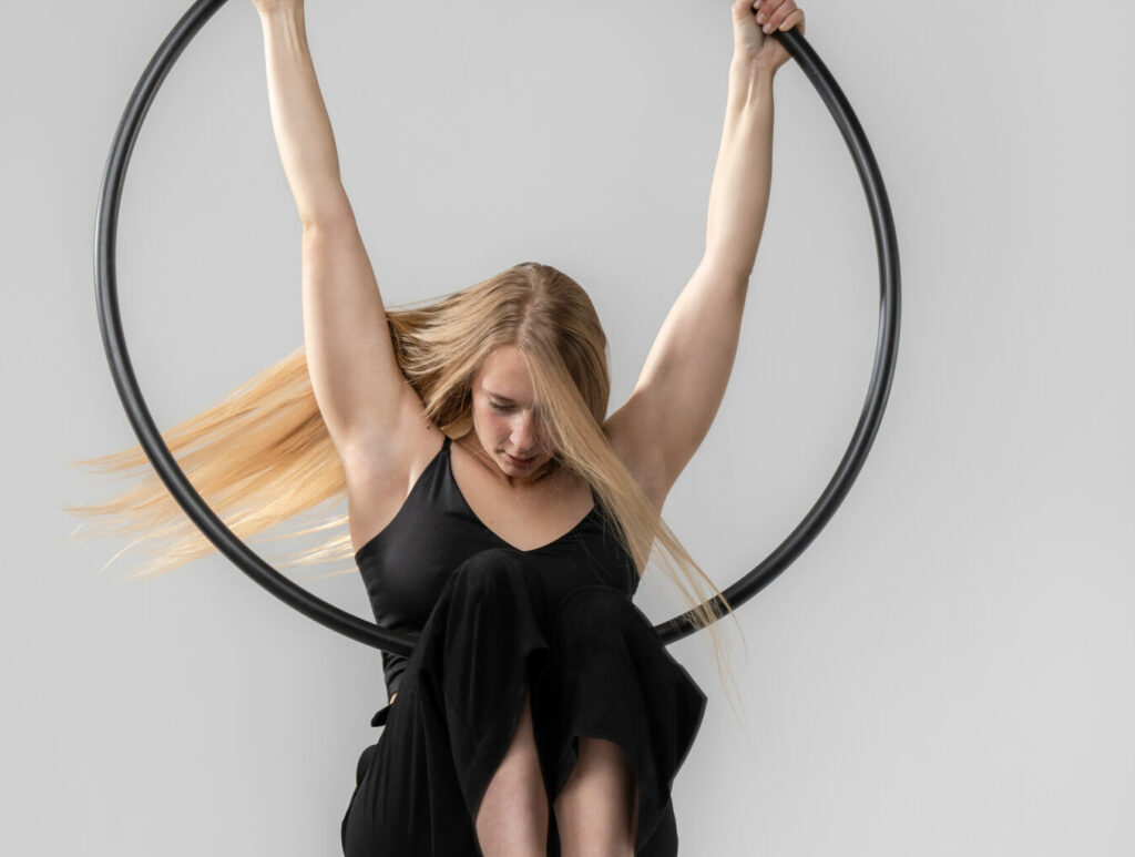aerial hoop koło cyrkowe akrobatyka powietrzna taniec na kole poznań
